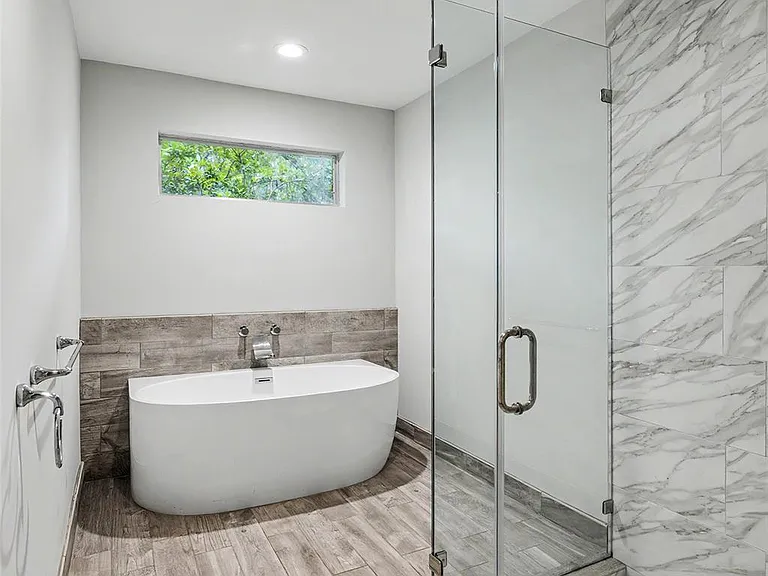 10811 Hunters Forest Dr — Photo 17