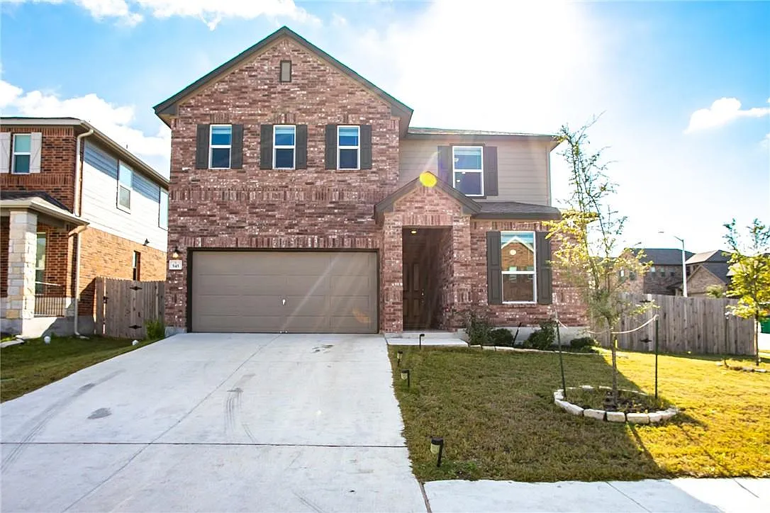 4 bed, 3.0 bath, 2544 sqft, $2,600 — Photo 1