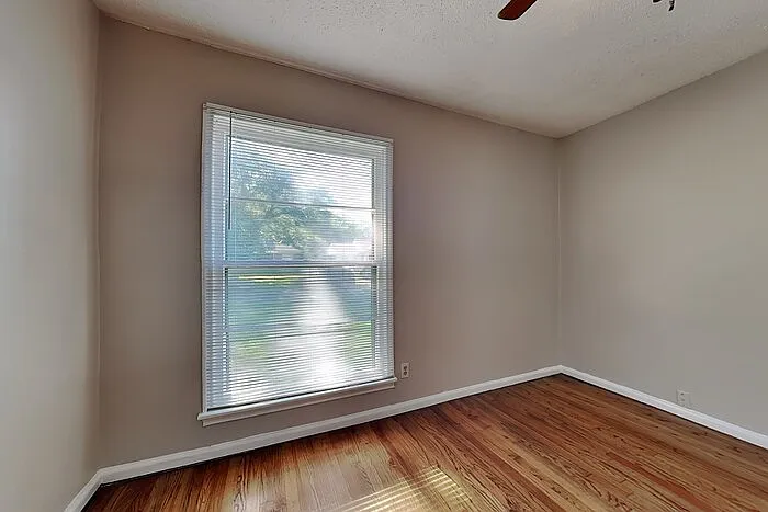 11211 Ulloa Ln — Photo 14