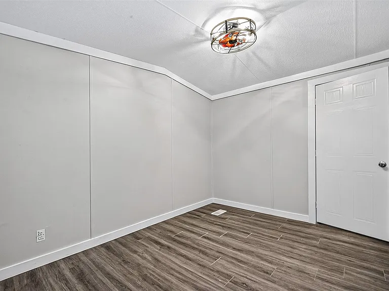 2122 Koster Rd — Photo 20
