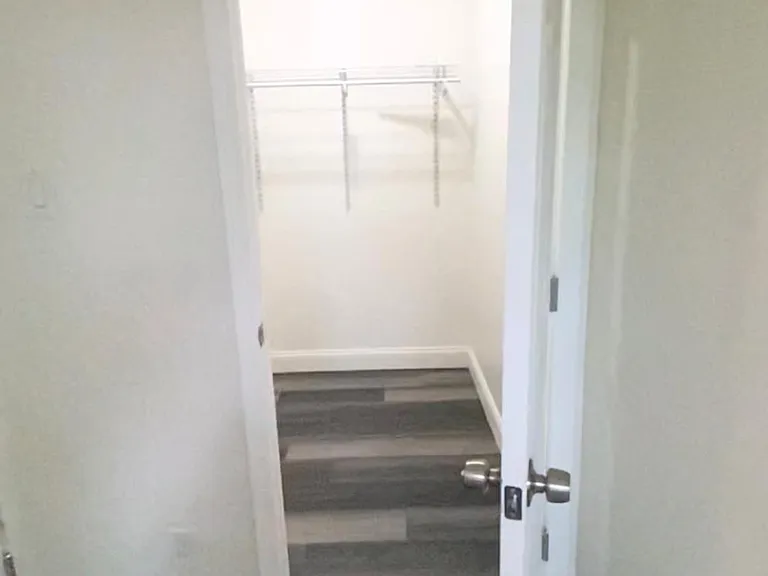 4242 Clarence Ave #2F — Photo 9