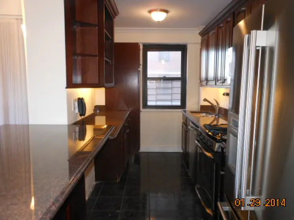 208 E Broadway image 1 of 14