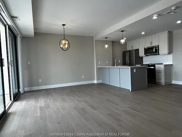 140 Main St E #203 — Photo 18