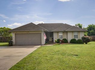 414 N Arrowhead Rd, Willard, MO 65781