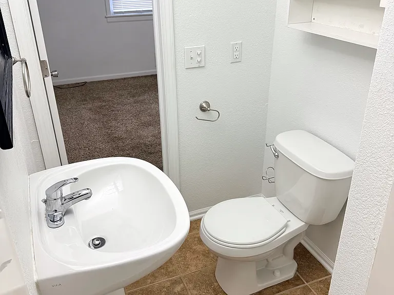 903 SW Lea Dr — Photo 17