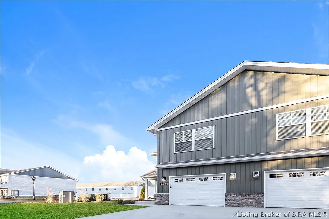 3 bed, 2.5 bath, 1722 sqft, $1,740 — Photo 2