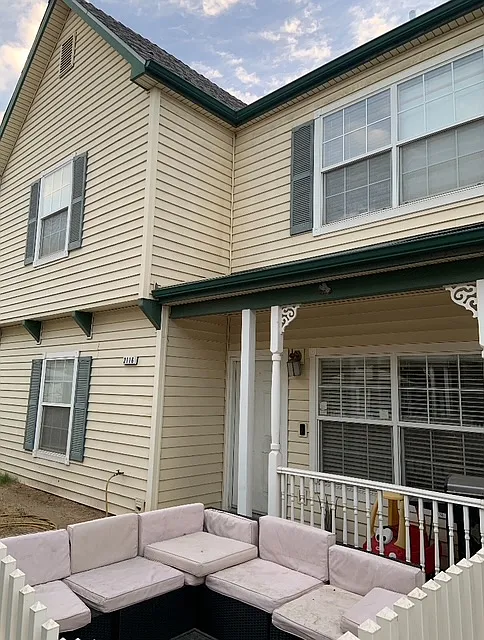 4 bed, 2.5 bath, $2,200 — Photo 1