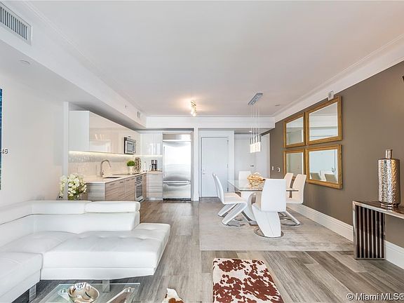 5th image of 1300 Brickell Bay Dr APT 1709