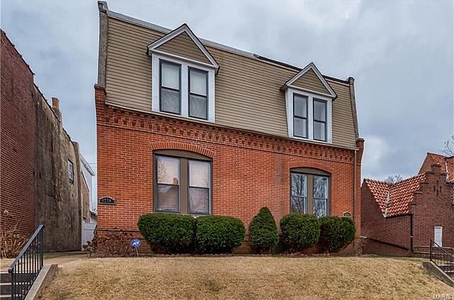 Welcome to 6740 Vermont.
