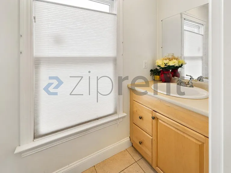209 State St — Photo 12