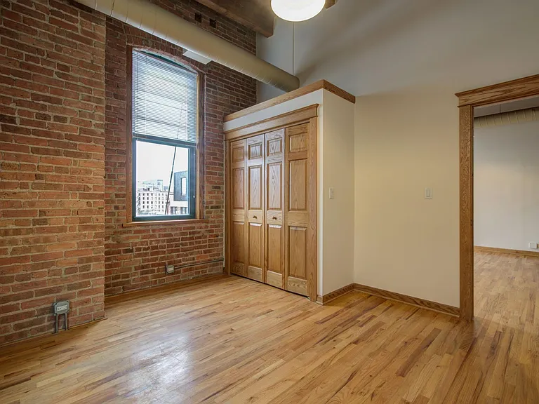 216 N May St #402 — Photo 10