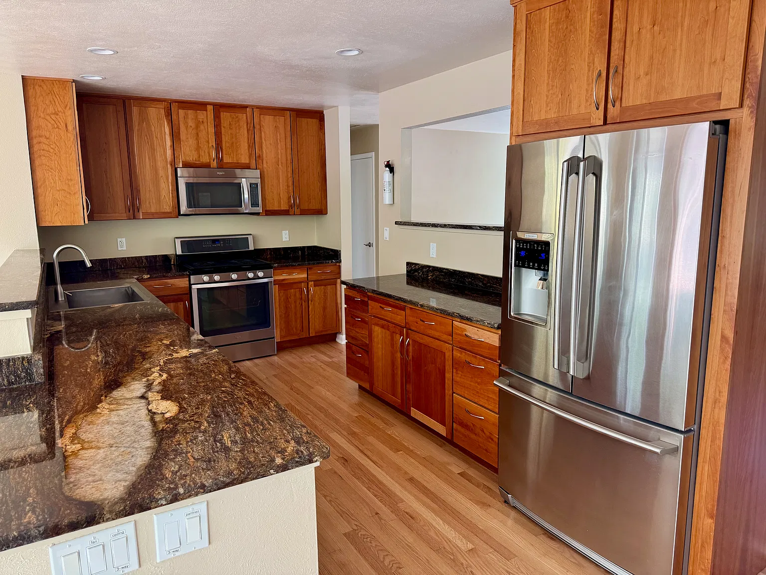 4 bed, 2540 sqft, $4,750 — Photo 2