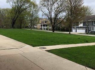 305 W Franklin Ave, Naperville, IL 60540