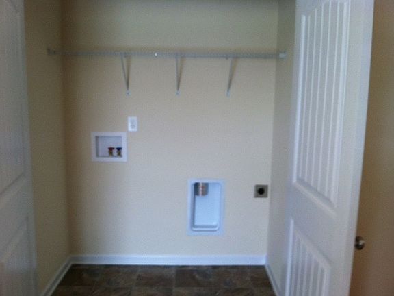 5th image of 3703 Hillcrest Dr