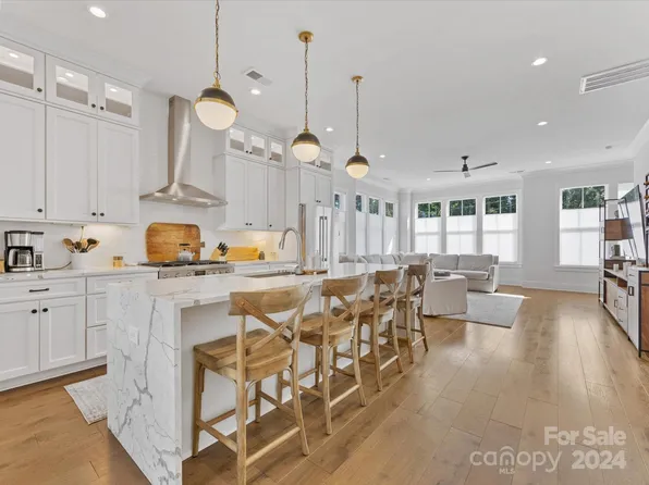 2502 Runnymede Ln, Charlotte, NC 28209