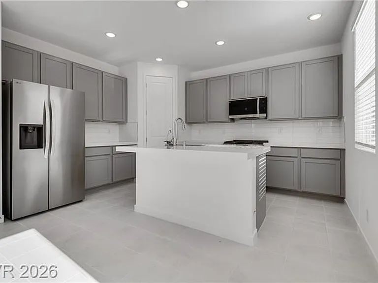 10728 Rhinehill Ave — Photo 2