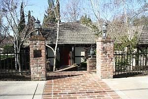 3rd image of 4717 Chicago Ave
