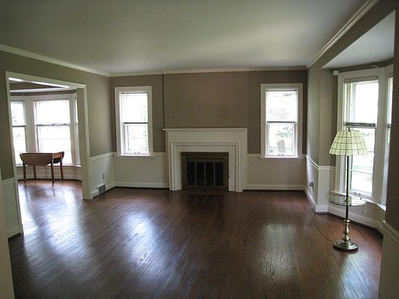 Living Room w/Gas FP