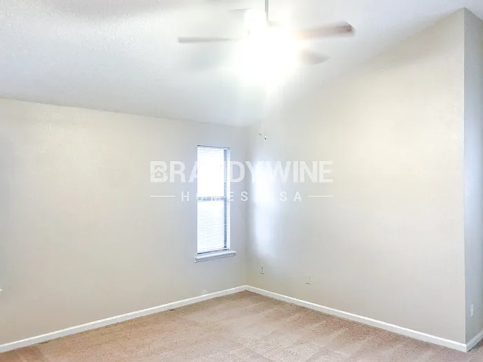 3363 Hampstead Dr — Photo 8
