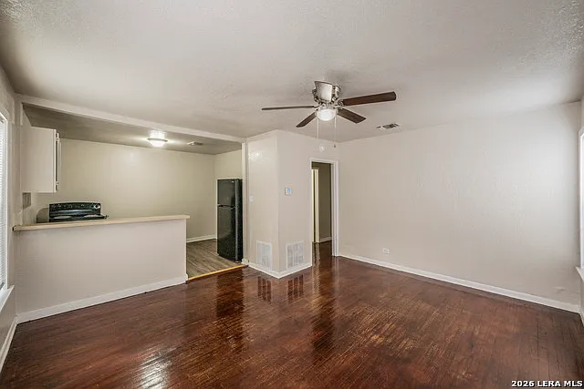 Building Photo - 207 Bradford Ave #1