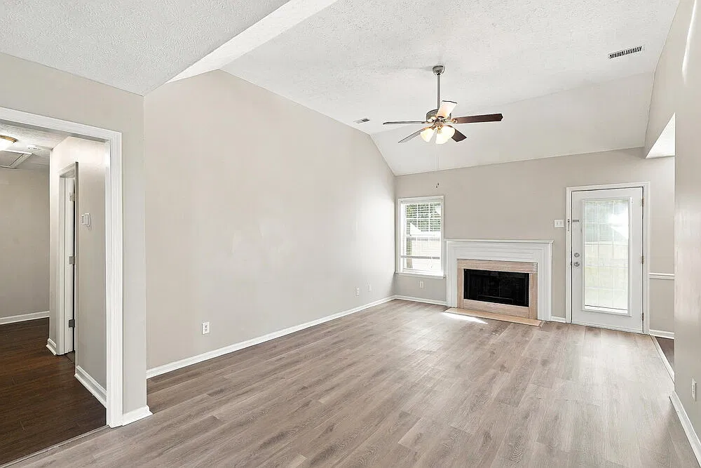 4 bed, 3.0 bath, 2300 sqft, $2,860 — Photo 4