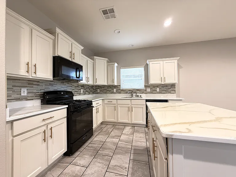 1028 Flyer Pl — Photo 10