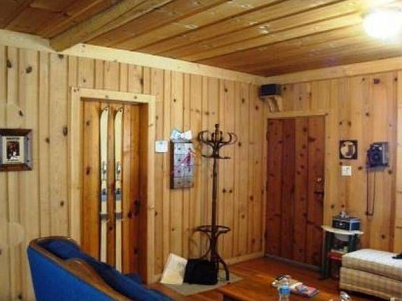 Living Rm opens to Sun Rm