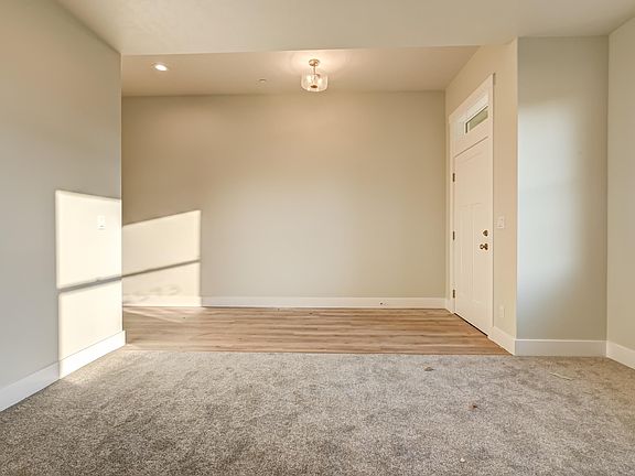 4th image of 2593 Sunray Ave