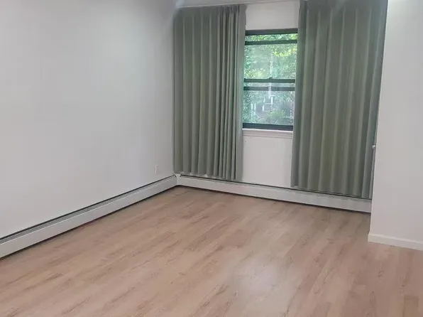 14428 Jewel Ave, Flushing, NY 11367