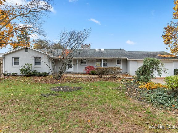 2nd image of 5590 Skyway Dr NE