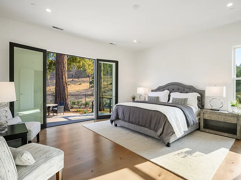 949 Canyon Rd — Photo 12