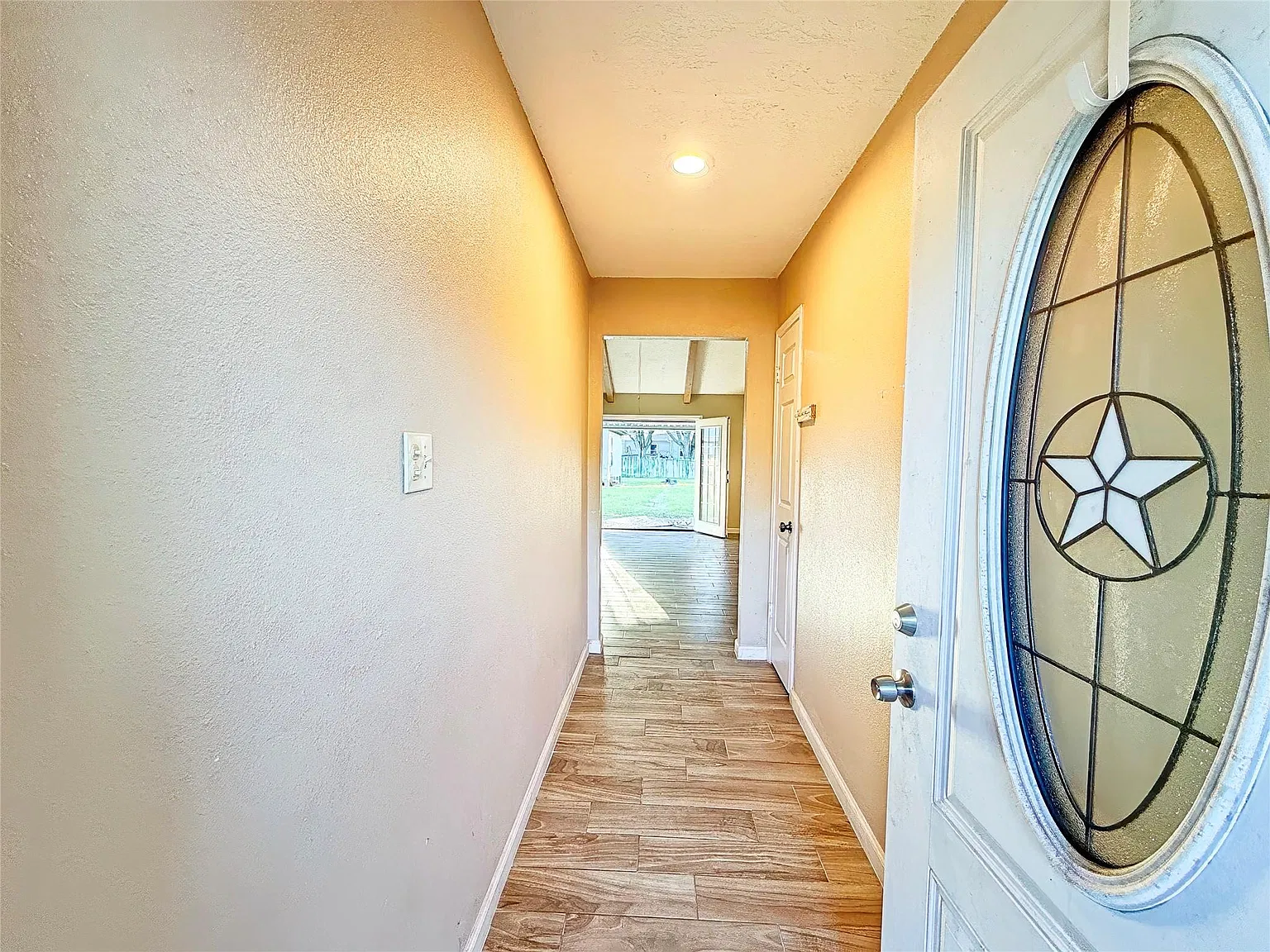 3 bed, 2.0 bath, 1244 sqft, $1,700 — Photo 3