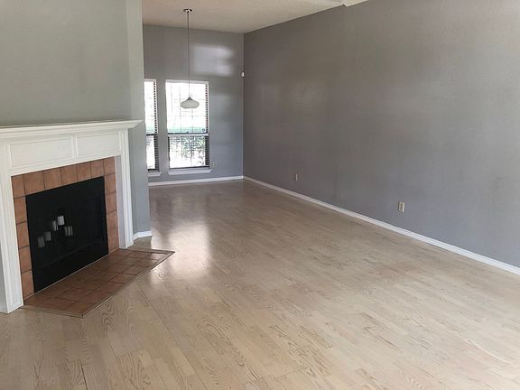 3rd image of 109 Hill Dr