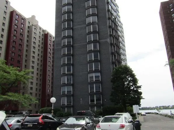 8200 E Jefferson Ave APT 704, Detroit, MI 48214