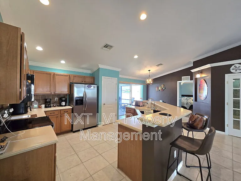 1401 SW Embers Ter — Photo 6