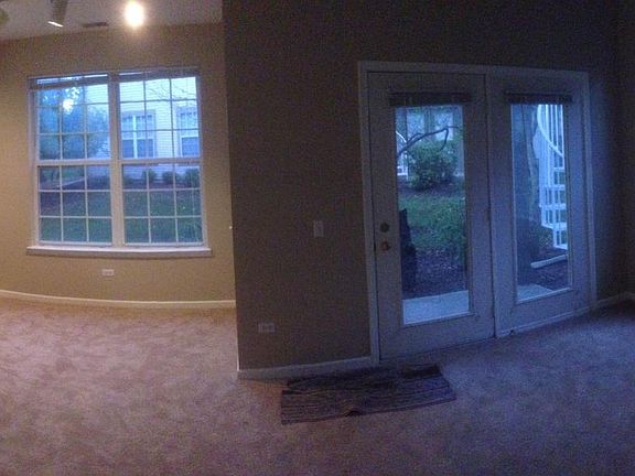 Living & Kitchen Area