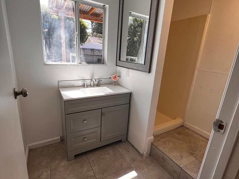 2nd image of 5655 Topeka Dr #2