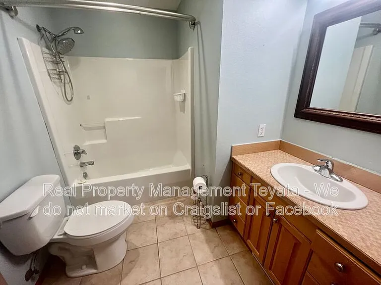 8390 Richmond Park Rd — Photo 15