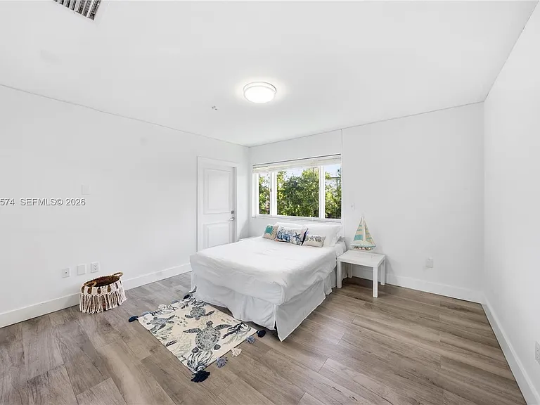 3401 NE 165th St — Photo 25