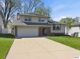14227 Poppleton Cir, Omaha, NE 68144