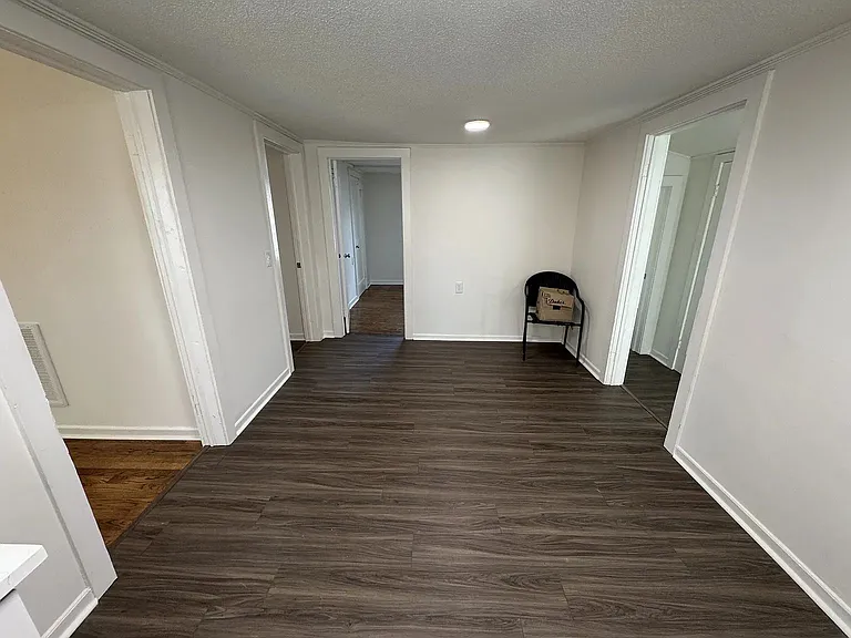 124 Hedge St — Photo 3