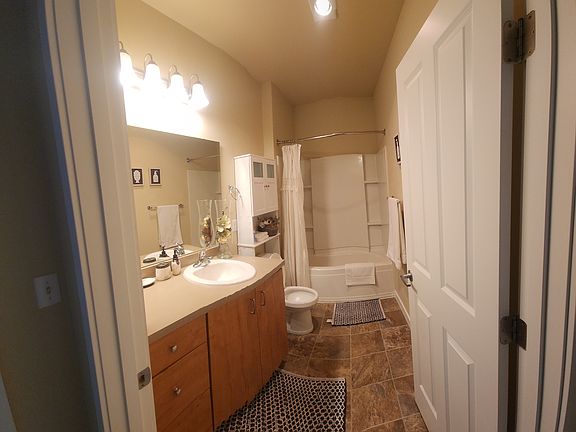 5th image of 1630 Sequalitchew Dr Unit 204