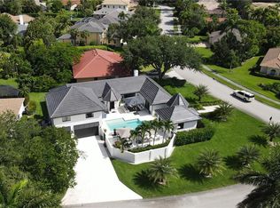 1919 Manchester Cir, Naples, FL 34109