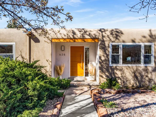 626 Calle De Valdez, Santa Fe, NM 87505
