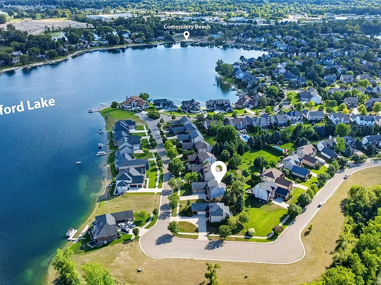 699 Bay Pointe Dr — Photo 45