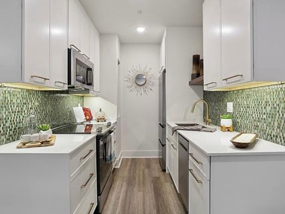 4th image of 1629 Washington Ave #212