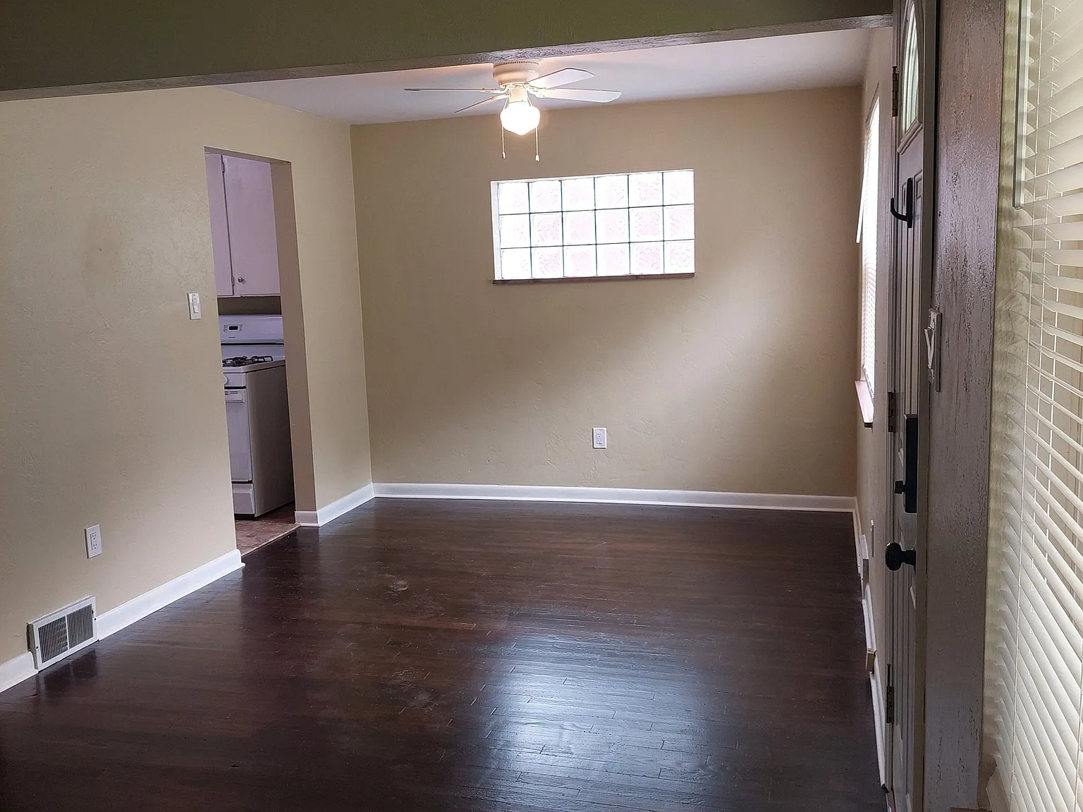 2 bed, 1.0 bath, 1008 sqft, $1,250 — Photo 3