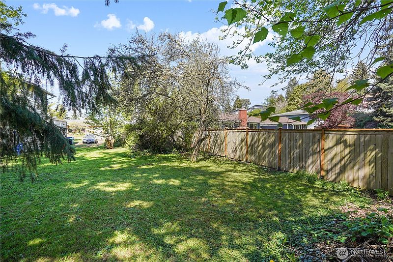 4th image of 1417 SW Donovan Street