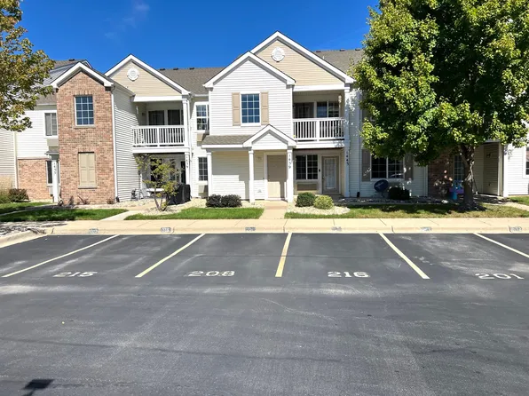 1443 McClure Rd #207, Aurora, IL 60505
