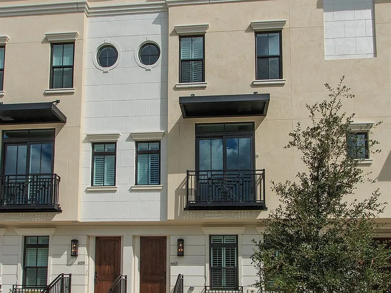 665 E Jackson St — Photo 2